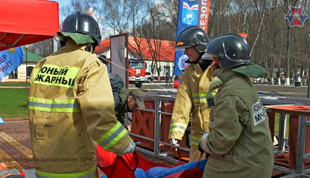 Безопасностью среди. Пожарная ситуация. Пожарная безопасность фото. Пожарная обстановка. Пожарные МЧС России.